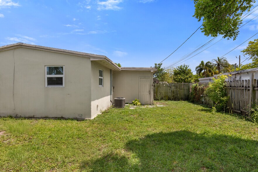 More Photos Of 5521 SW 34th St, Pembroke Park Multifamily For Sale
