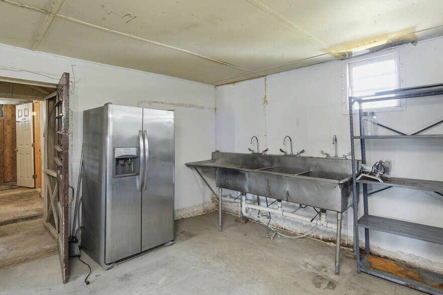 More Photos Of 110 County Road 421, Thorndale Freestanding For Sale