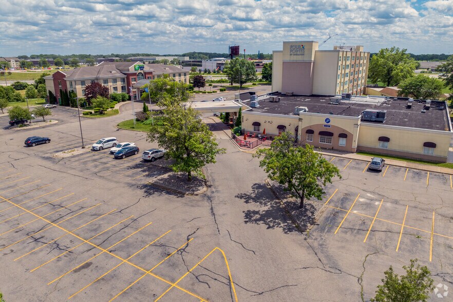 More Photos Of 3630 E Cork St, Kalamazoo Hotel For Sale