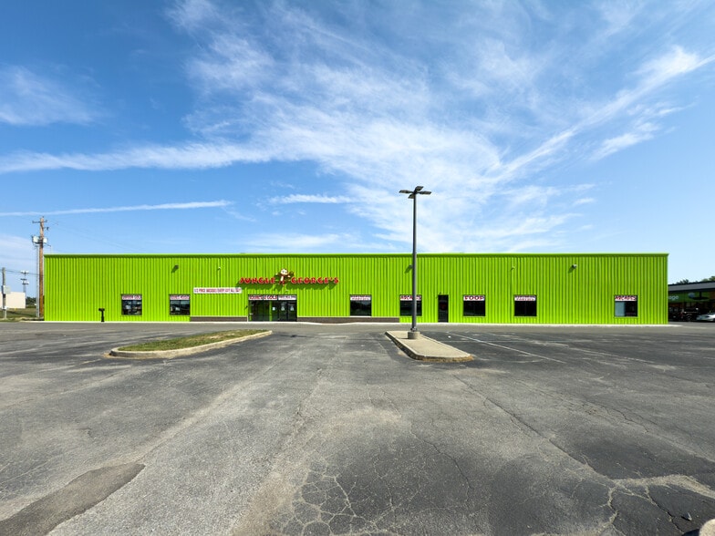 More Photos Of 4780 Clinton St, Fort Wayne Freestanding For Sale