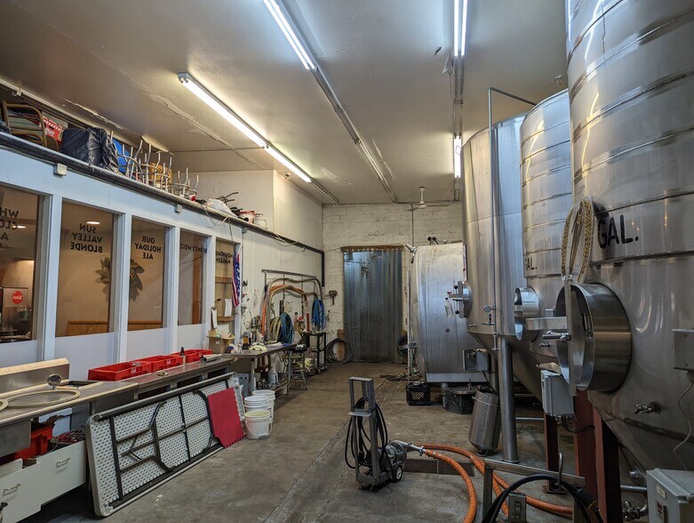 More Photos Of 202 N Main St, Hailey Restaurant For Sale