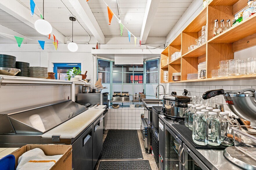 More Photos Of 116 Lithia Way, Ashland General Retail For Sale