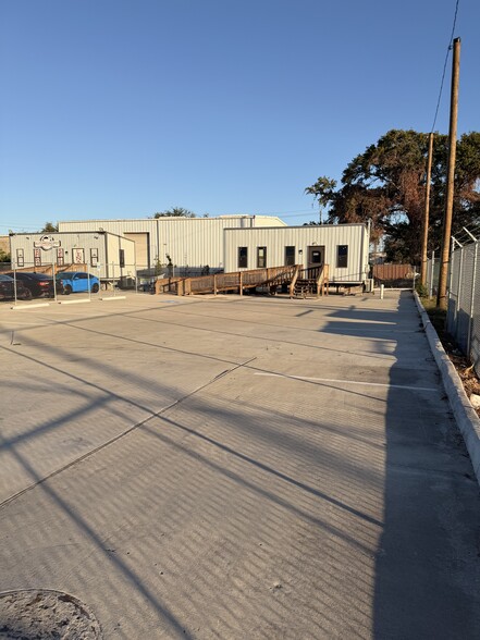 More Photos Of 8622 Lipan Rd, Houston Freestanding For Lease