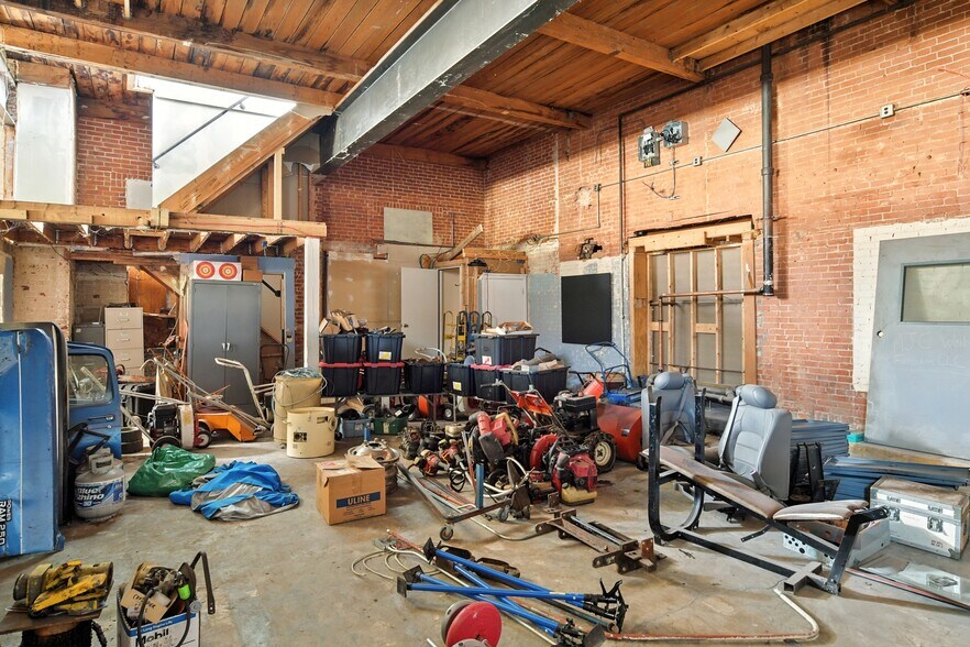 More Photos Of 285 Elm St, Westfield Storefront Retail Residential For Lease