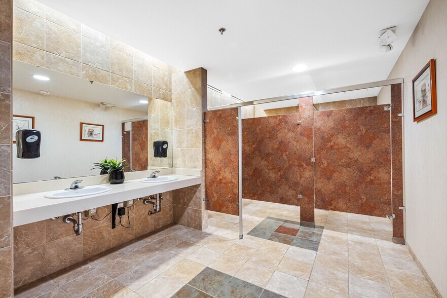 More Photos Of 6801 E Hillsborough Ave, Tampa Office Residential For Sale