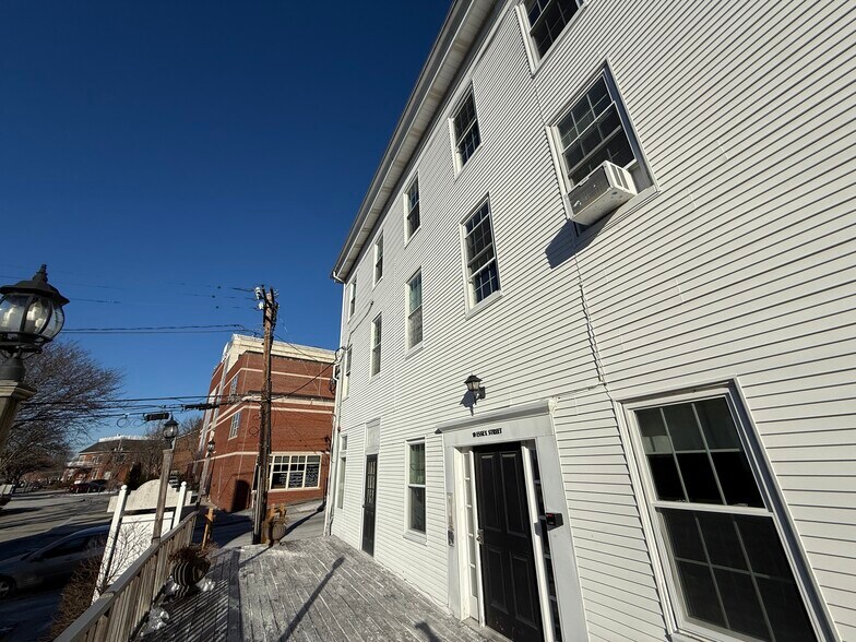 More Photos Of 8-10 Essex St, Andover Storefront Retail Office For Lease