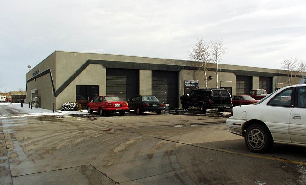 More Photos Of 482 Laredo St, Aurora Light Distribution For Lease