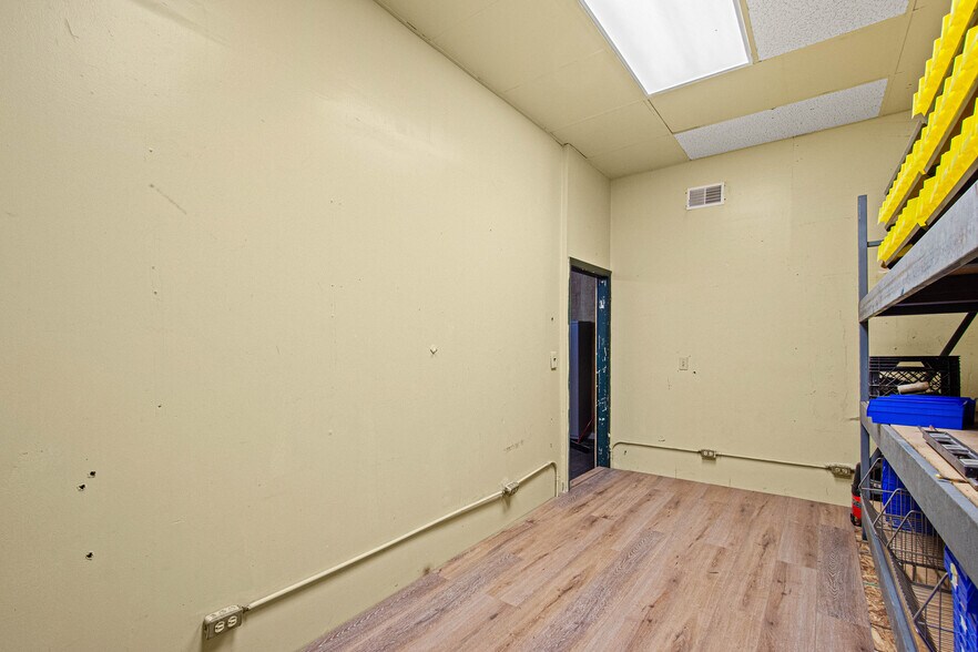 More Photos Of 305 Mill St, Coraopolis Storefront Retail Residential For Sale