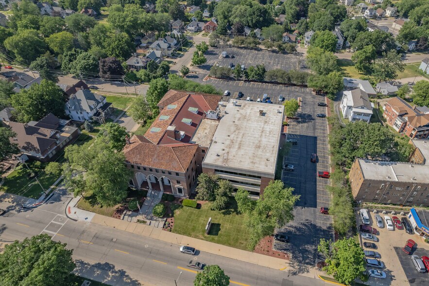 More Photos Of 524 W Stephenson St, Freeport Office For Sale