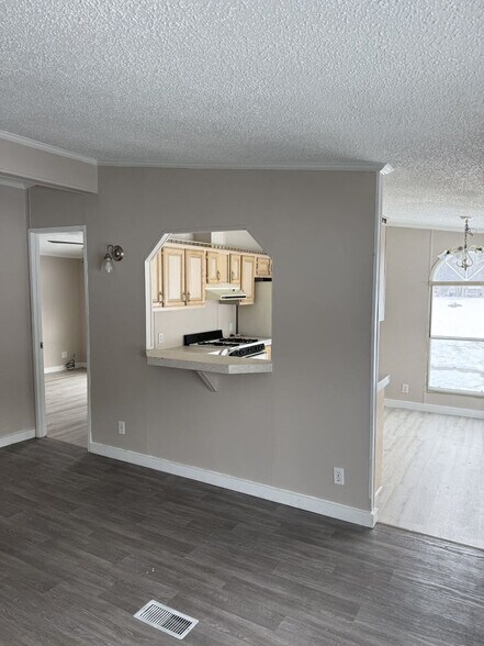 More Photos Of 510 W Burr Oak St, Centreville Manufacturing For Sale
