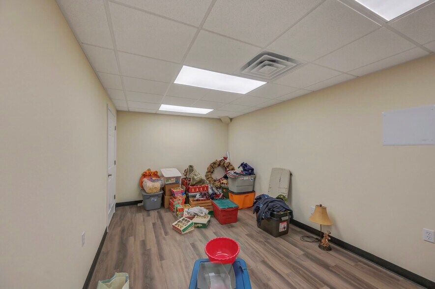 More Photos Of 116-120 Monahan Ave, Dunmore Flex For Lease