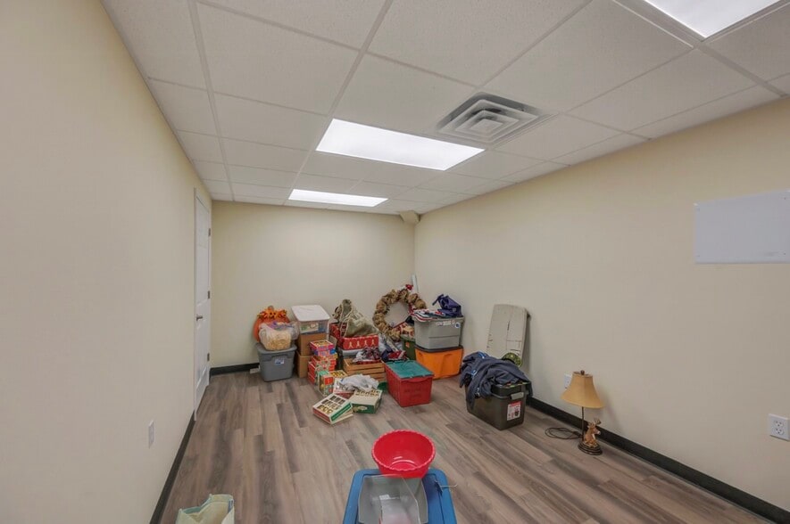 More Photos Of 116-120 Monahan Ave, Dunmore Flex For Lease