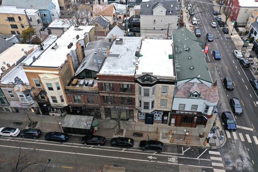 More Photos Of 2004 W Roscoe St, Chicago Apartments For Lease