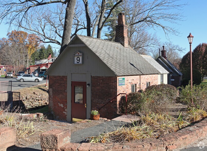 More Photos Of 21 Ensign Dr, Avon Unknown For Lease