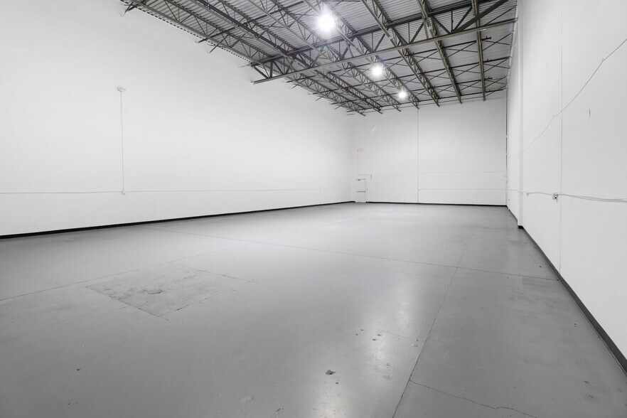 More Photos Of 955 NW 159th Dr, Miami Warehouse For Lease