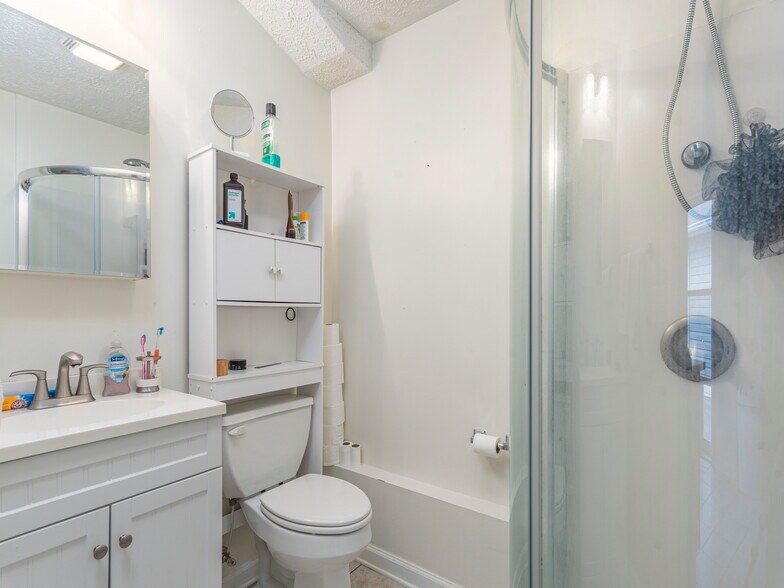 More Photos Of 20-24 Park Terrace Dr, Clyde Office Residential For Sale