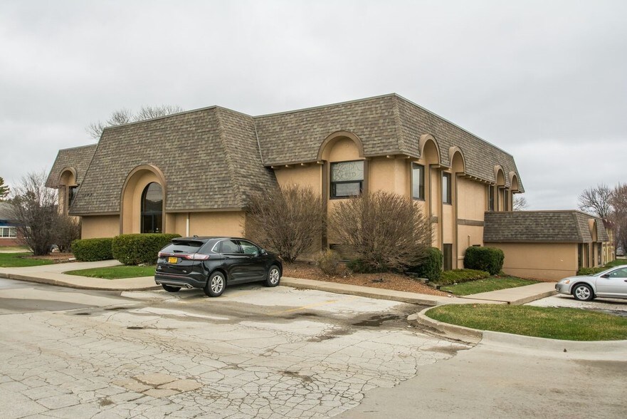 More Photos Of 3809 109th St, Urbandale Office For Lease