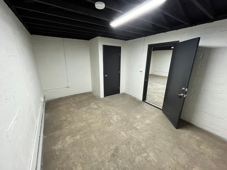 More Photos Of 2538 E McDowell Rd, Phoenix Freestanding For Lease