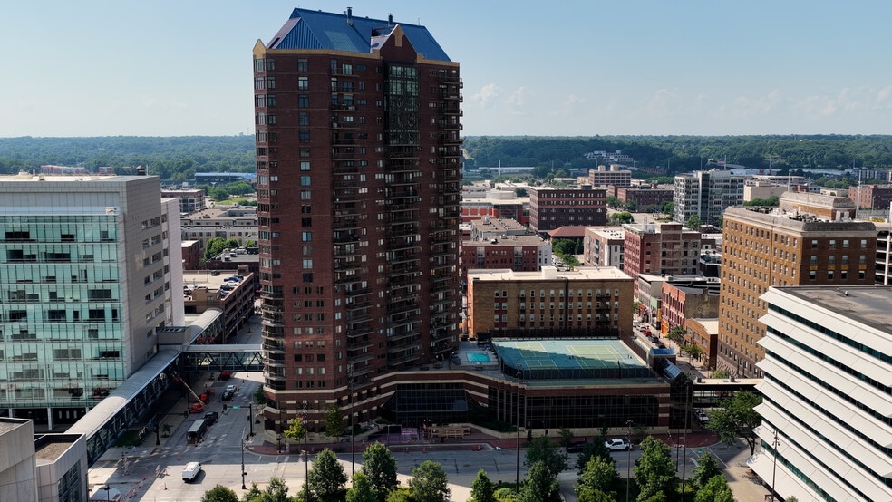 Primary Photo Of 300 Walnut St, Des Moines Apartments For Sale
