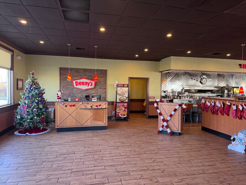 More Photos Of 6887 E Front St, Kansas City Fast Food For Lease