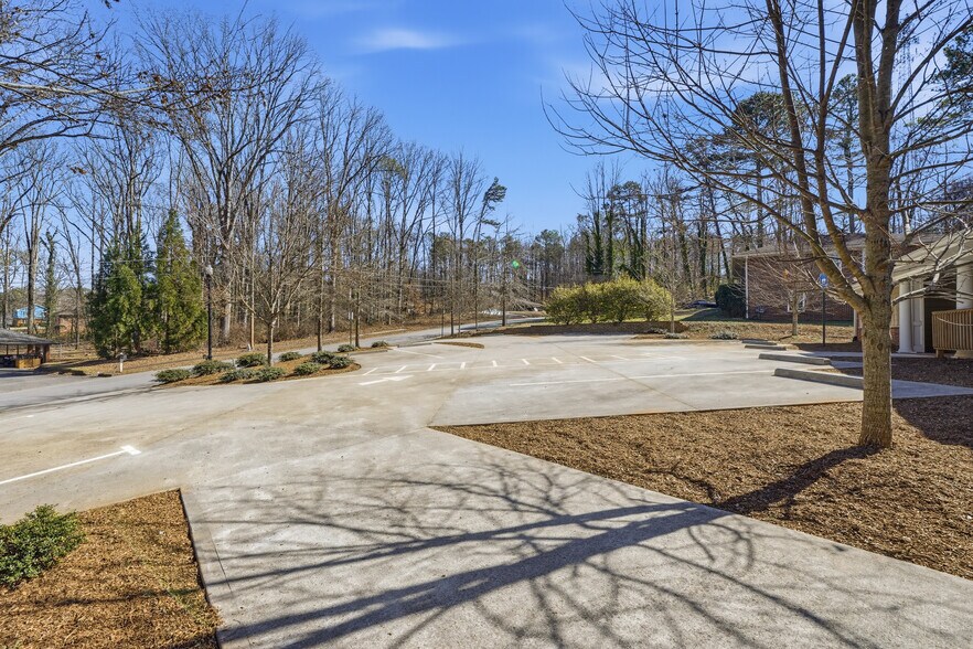 More Photos Of 2239 Scenic Dr, Snellville Office For Sale