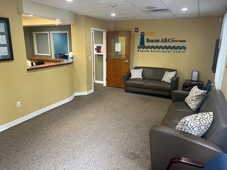 More Photos Of 92 Faunce Corner Rd, Dartmouth Office For Sale