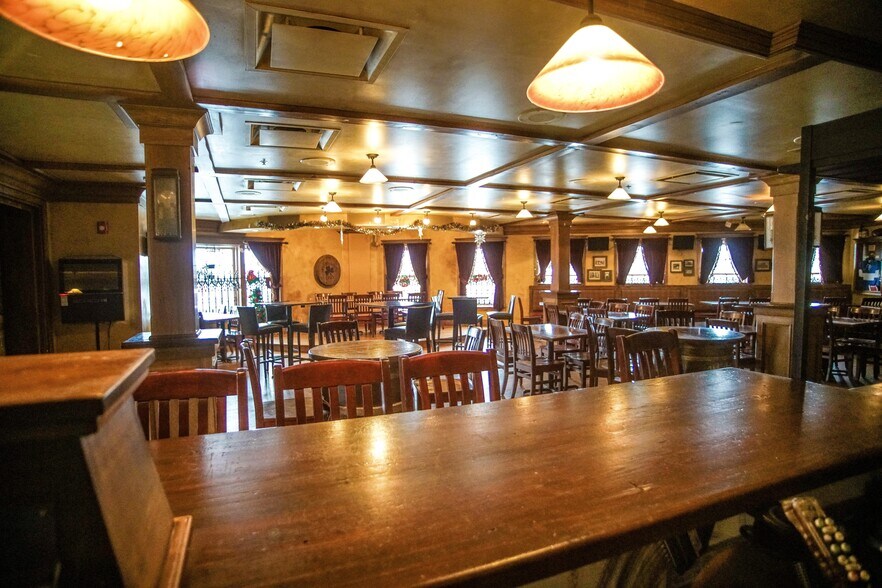 More Photos Of 105 S Cook St, Barrington Restaurant For Sale
