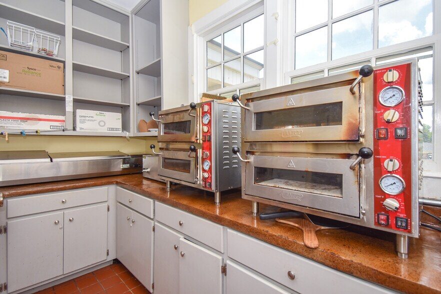 More Photos Of 82 Court Sq, Alexander City Flex For Sale