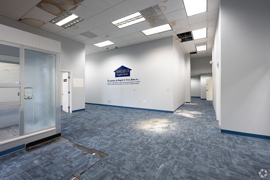 More Photos Of 1495 Lake Ave, Rochester Storefront Retail Office For Sale