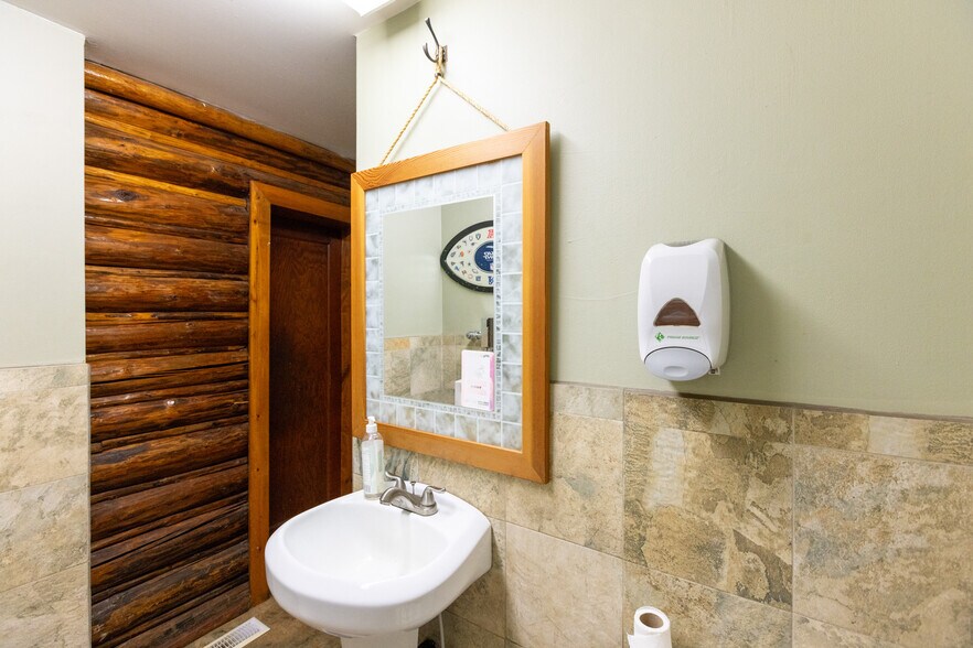 More Photos Of 1258 Highway 141, White Salmon Hospitality For Sale