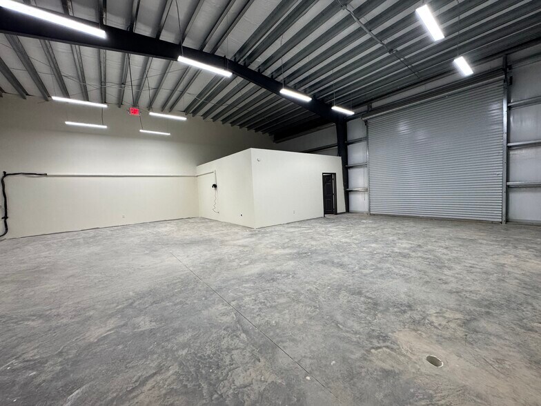 More Photos Of 3720 W County Line Rd, Douglasville Light Distribution For Lease