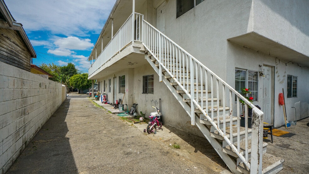 More Photos Of 6714 Parmelee Ave, Los Angeles Apartments For Sale