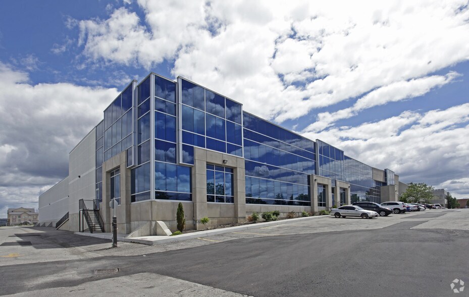 More Photos Of 190 Statesman Dr, Mississauga Warehouse For Lease