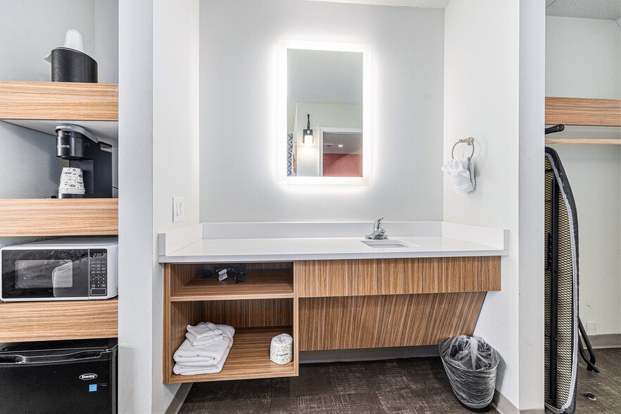 More Photos Of 7501 N Ocean Blvd, Myrtle Beach Hotel For Sale