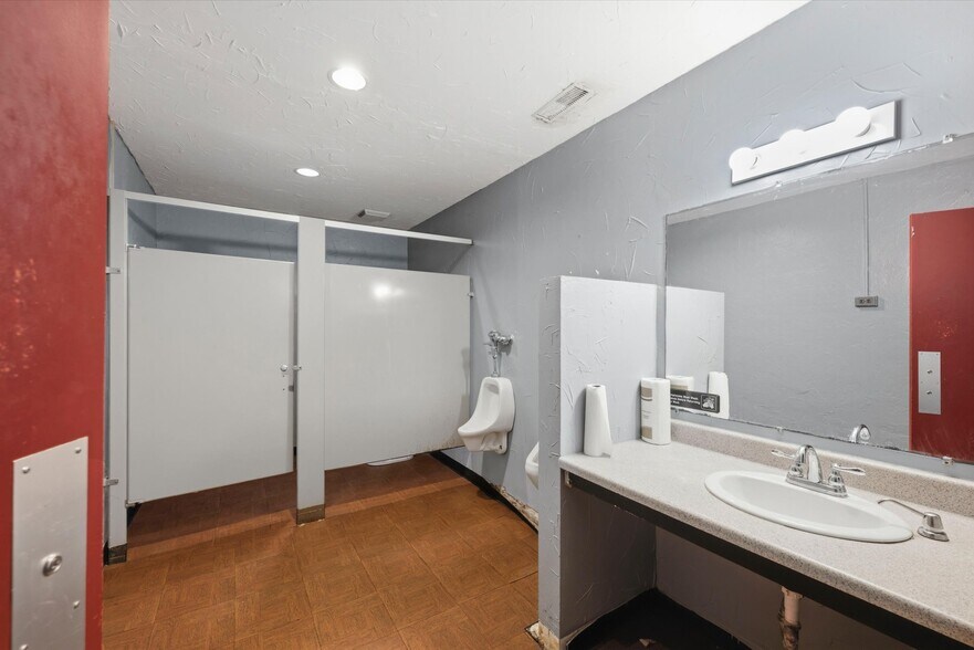 More Photos Of 18625 Main St, Tontogany Flex For Sale