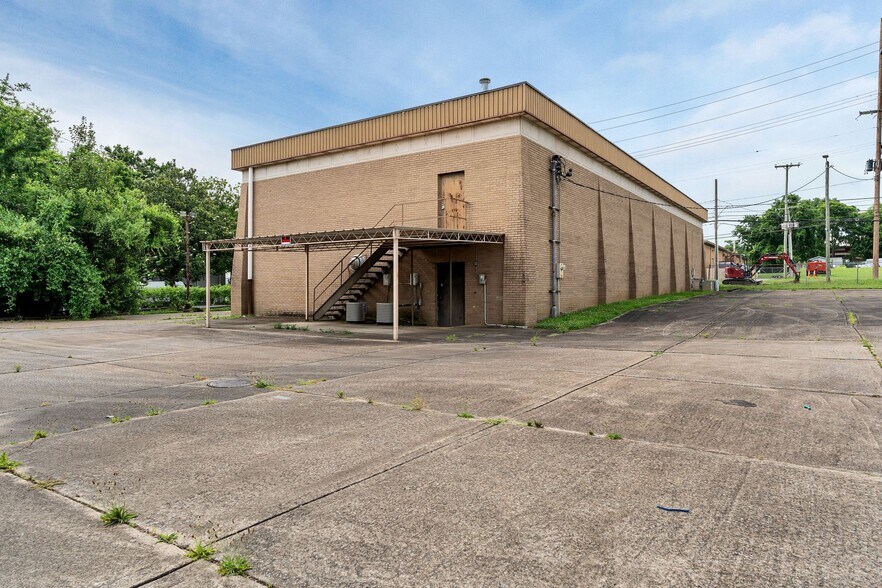 More Photos Of 210 Woodruff St, Madison Specialty For Sale