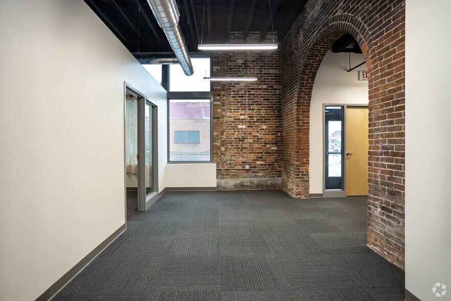 More Photos Of 141 Elm St, Buffalo Apartments For Lease