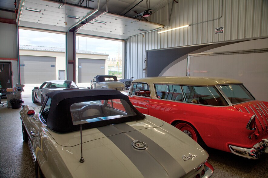 More Photos Of 2364 Industrial Ln, Broomfield Warehouse For Sale