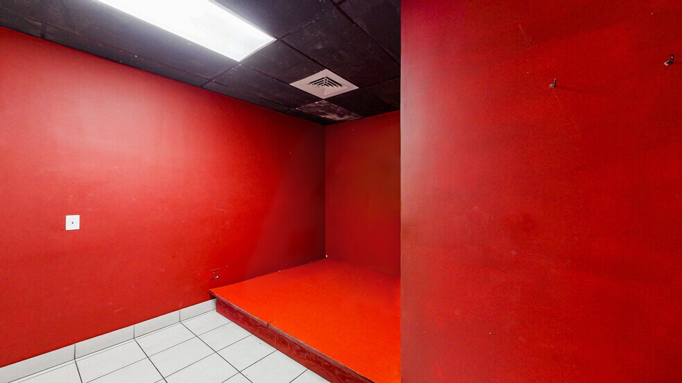 More Photos Of 27330 S Dixie Hwy, Homestead Storefront Retail Office For Sale