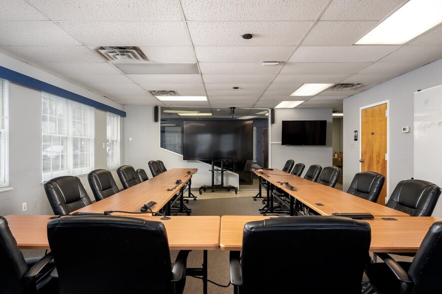 More Photos Of 1835 Forest Dr, Annapolis Business Park For Lease