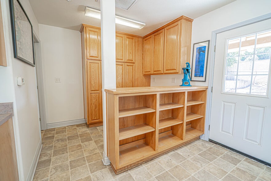 More Photos Of 33604 Agua Dulce Canyon Rd, Agua Dulce Freestanding For Sale