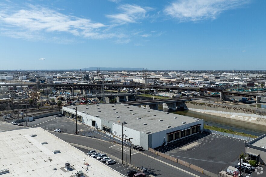 More Photos Of 1625 Perrino Pl, Los Angeles Warehouse For Lease