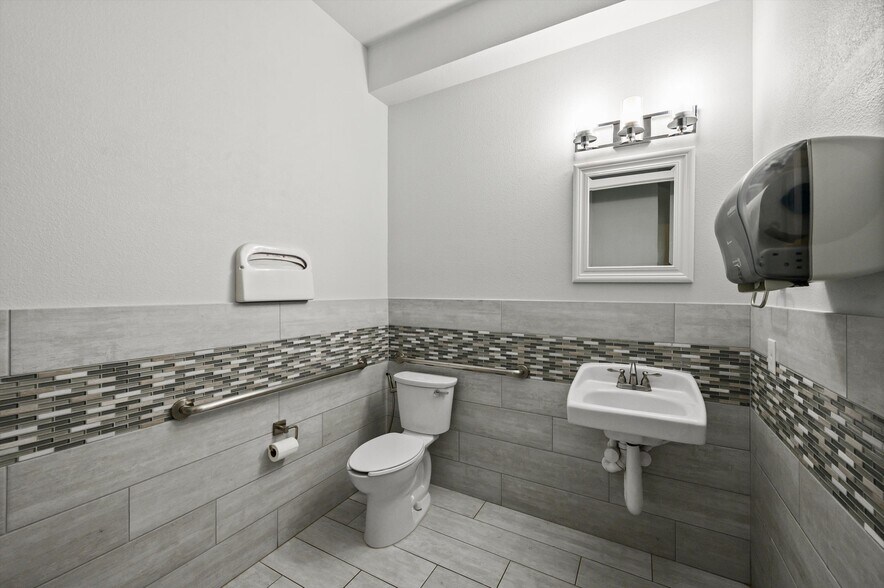 More Photos Of 251 S Mill St, Lewisville Apartments For Sale