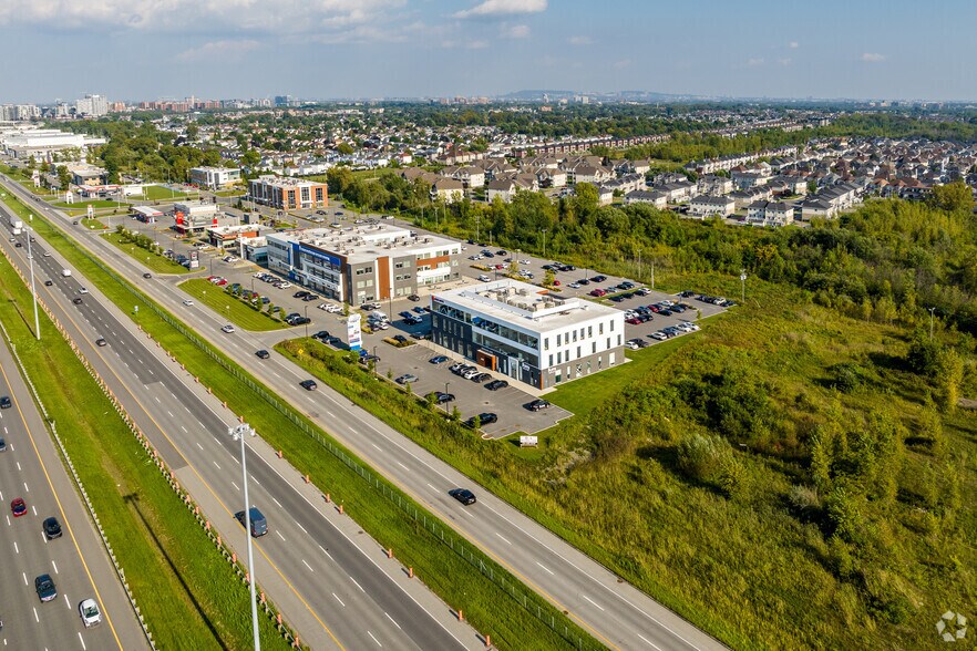 More Photos Of 4670 Aut Sud Laval (A-440) Desste O, Laval Medical For Sale