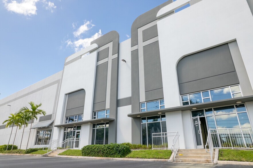 More Photos Of 3400 SW 20th St, Pembroke Park Warehouse For Lease