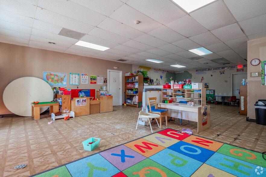 More Photos Of 4801-4809 Lakebend West Dr, San Antonio Freestanding For Sale