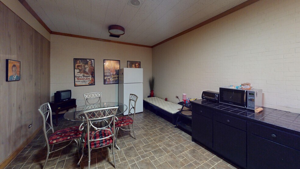 More Photos Of 110 N Main St, Henderson Office For Sale