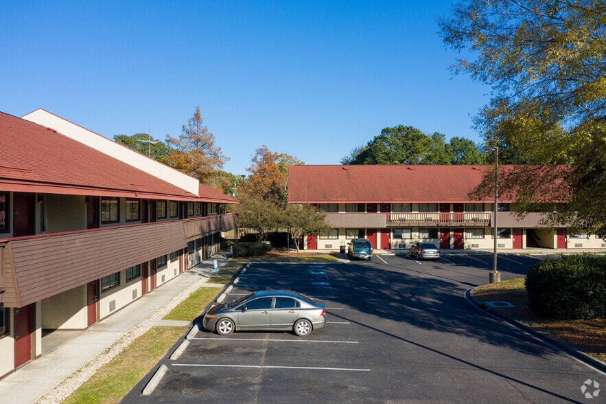 More Photos Of 7480 Northwoods Blvd, Charleston Hotel For Sale