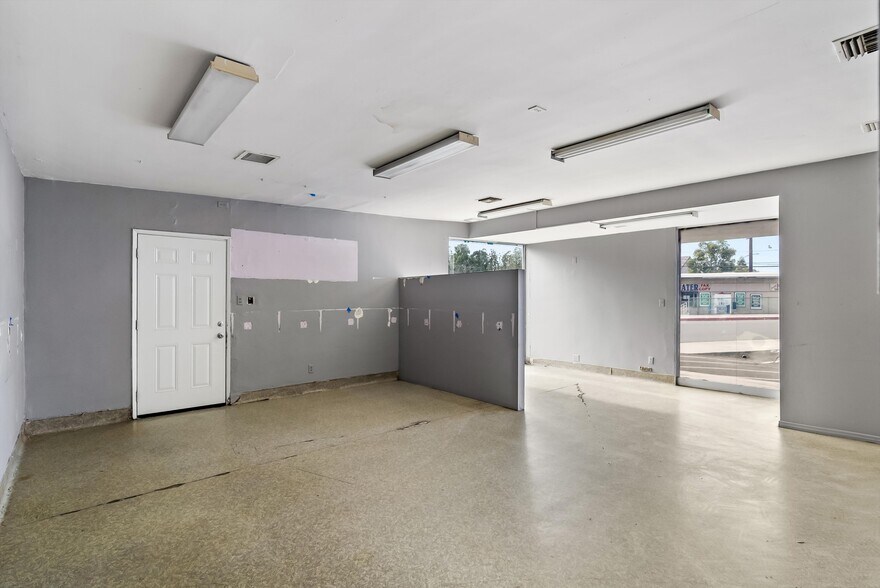 More Photos Of 2329-2335 W Sequoia Ave, Anaheim Storefront Retail Office For Lease