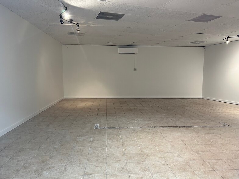 More Photos Of 928 S Park St, Carrollton Storefront Retail Office For Lease